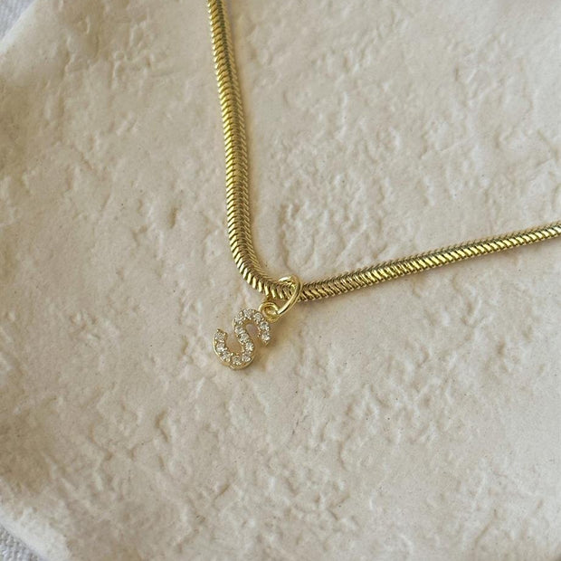 Minik Taşlı Harfli Yassı Zincir Kolye - 925 Ayar Gümüş